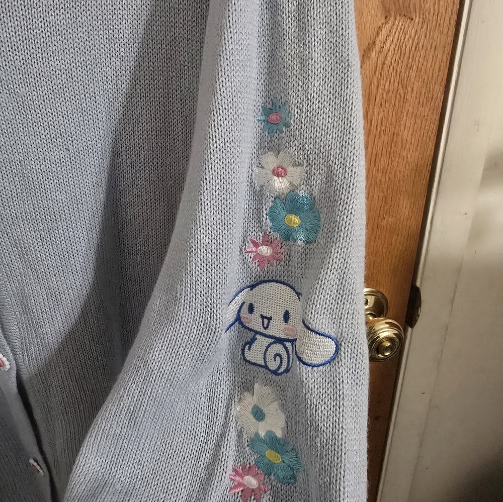 EUC Cinnamoroll Embroidered Girls Oversized Cardigan - Picture 7 of 10